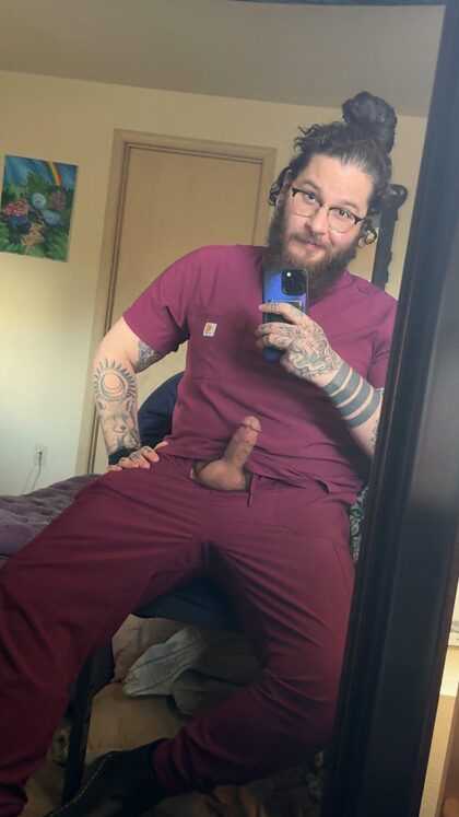 Vous êtes-vous déjà demandé ce qui se passe sous la blouse de votre infirmière ?