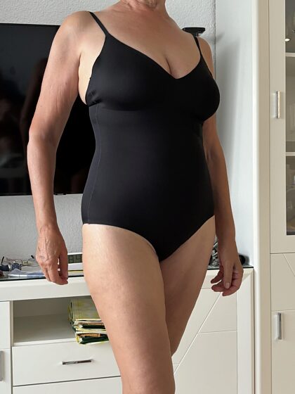 J'ai montré à mon mari un nouveau body et mes seins sont tombés. Je suis une grand-mère de 65 ans.