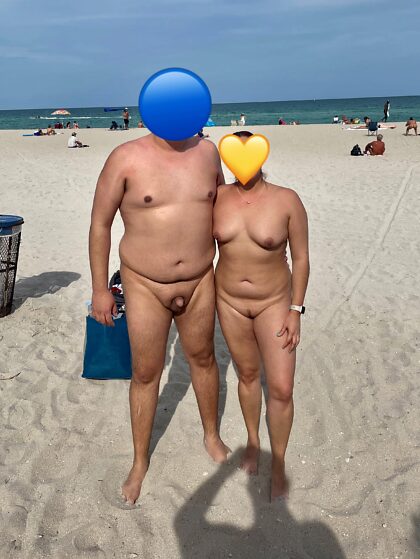 Je suis toujours la plus petite à la plage.  M'humilierais-tu devant ma femme ?
