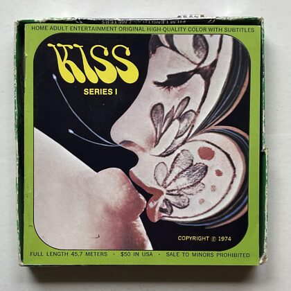 “Kiss” Serie Eén 8mm Film met Brochure 1974