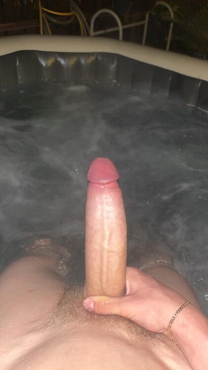 18 bisessuale con erezione in jacuzzi