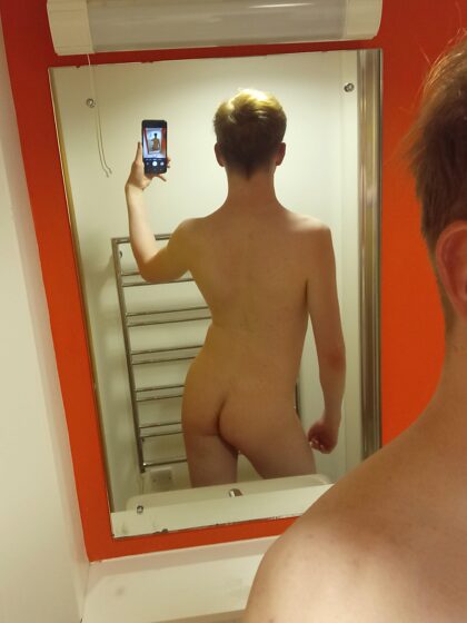 Viens faire un garçon roux devant le miroir avec moi papa