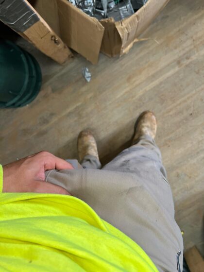 Trop excitée pour être au travail ;( Je fuis à travers