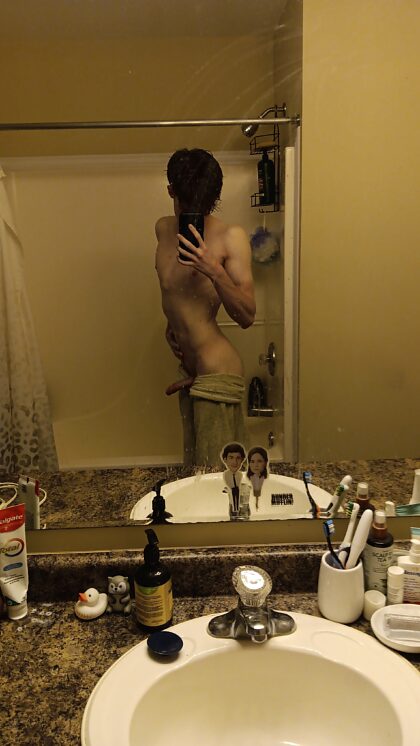 Tout juste sortie de la douche