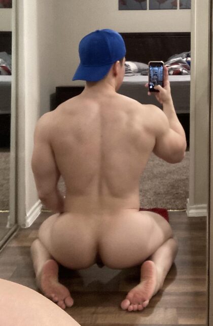 J'invite tous les mecs à s'entraîner nus avec moi
