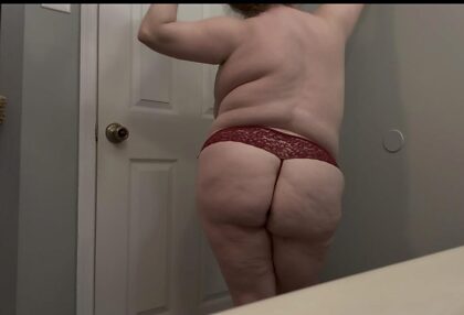 J'adore acheter des culottes parce que cela signifie que je peux les montrer.