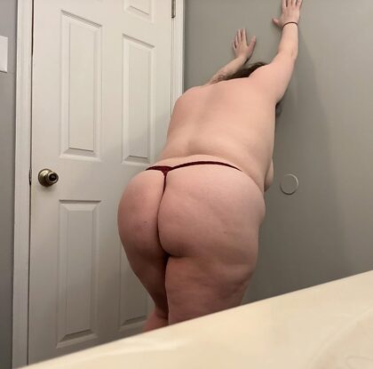 J'adore acheter des culottes parce que cela signifie que je peux les montrer.