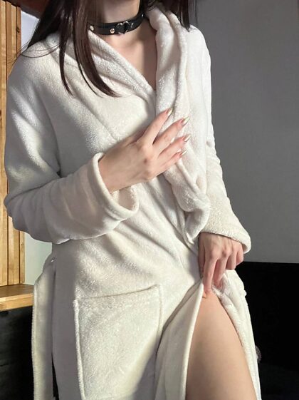 C'est l'heure d'un rendez-vous chez toi ! Si j'arrive dans cette robe, tu me laisses entrer ?