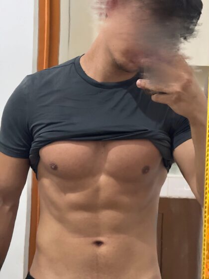 Glissez pour me rejoindre sous la douche