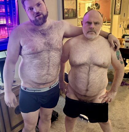 Wat zijn deze 2 sexy.  Mijn man en onze huisgenoot!