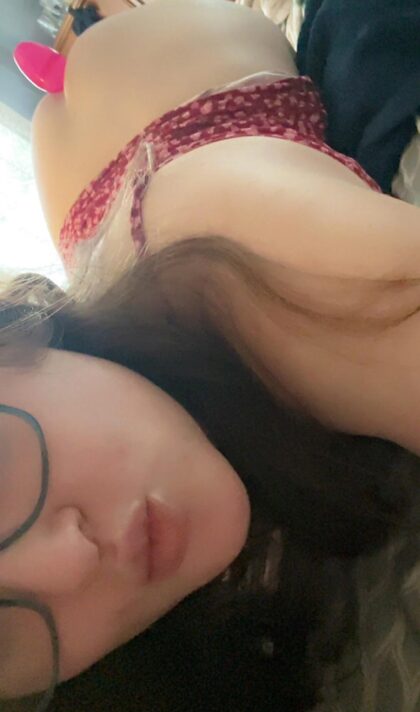 Joyeuses Pâques de la part de cette enseignante sexy