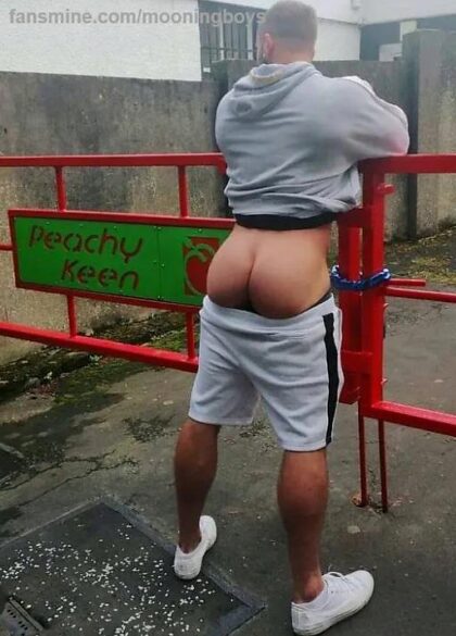 Mooning ;)
