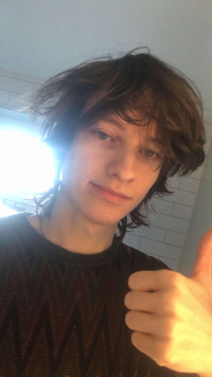 le visage, le corps et le cul du twink ;)