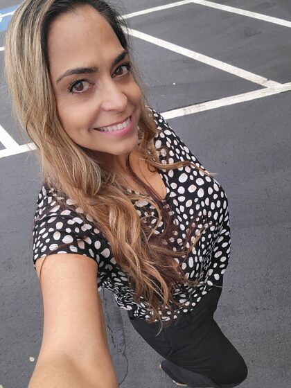 Une vraie maman dans la rue et une vraie vilaine fille le reste du temps