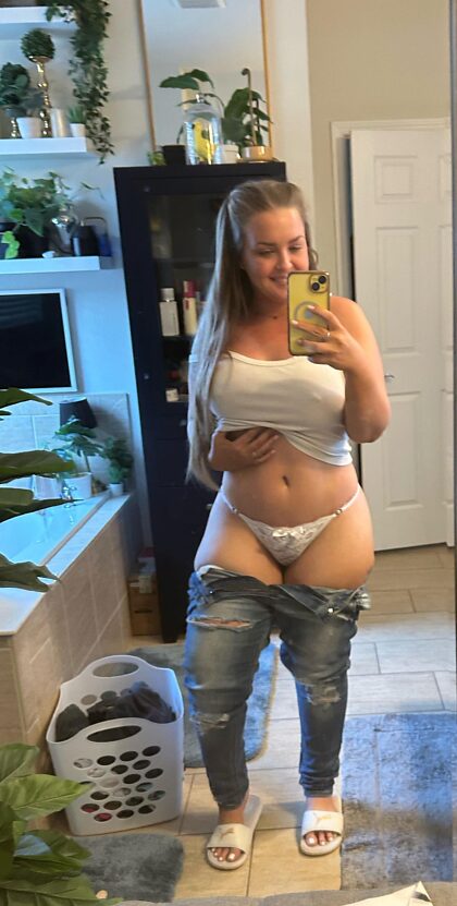 Old, yes still fuckable, absolutely. Curvy mom bod 41 mom of 4
