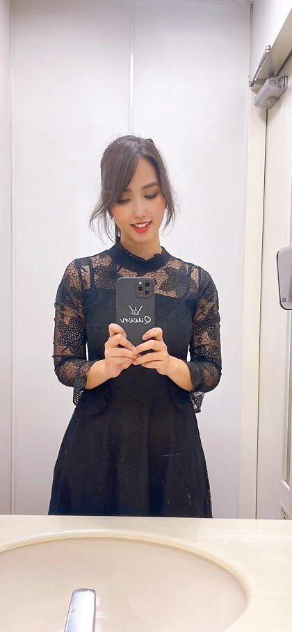 Você se excita mais ao ver uma garota com um vestido todo decente, mas depois vê-la agindo de forma safada com o mesmo vestido?