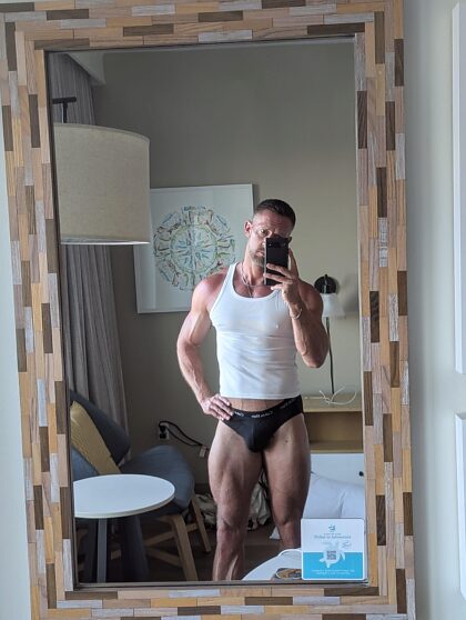 Je t'attends dans ma chambre d'hôtel