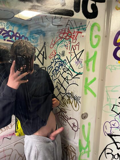 Les toilettes des trains sont tellement amusantes