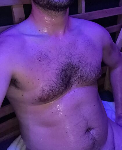 Quer se juntar a esse filhote na sauna?