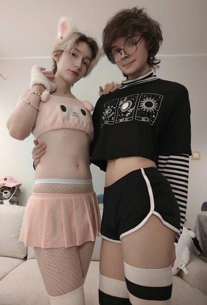 Rejoindrais-tu deux femboys excités ?