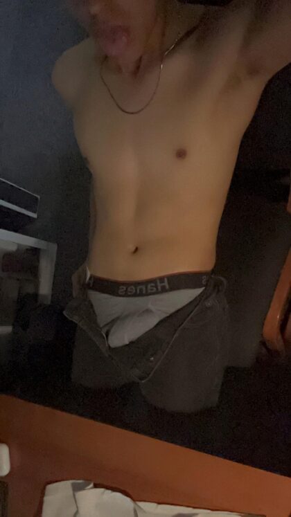 Je suis devenue excitée dans mon dortoir :P