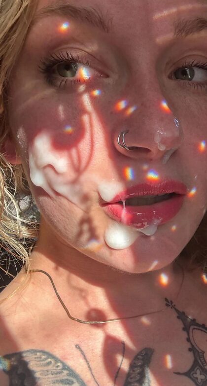 De beste make-up die een meisje kan krijgen is een verse dikke sperma