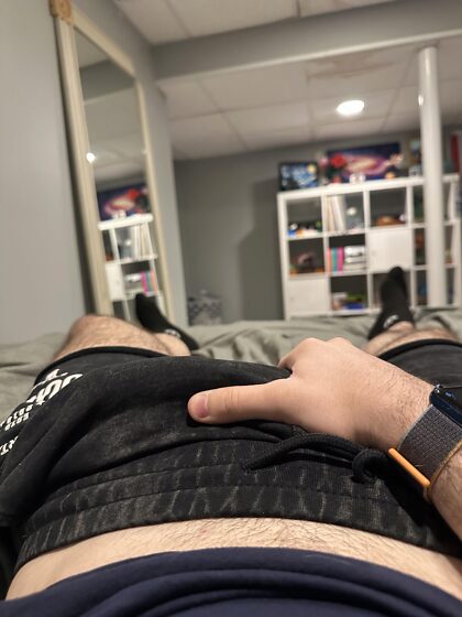 Je vais commencer à devenir folle. J'ai tellement besoin d'un homme