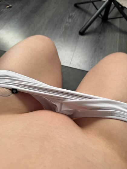 パンティーを脱いで