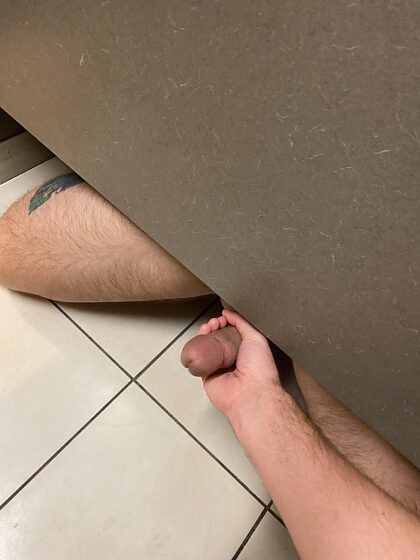 J'ai éjaculé une énorme quantité de sperme sur ce mec