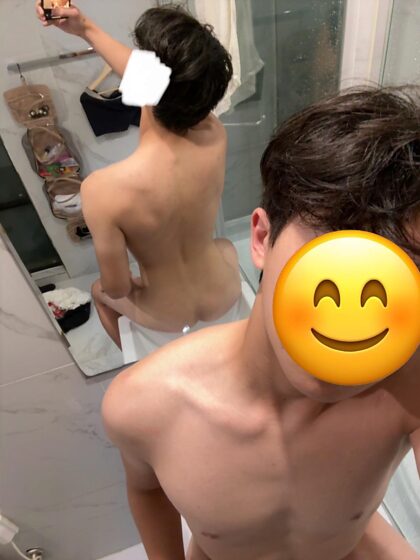 mes premières photos de cul, j'espère qu'elles vous plairont :)