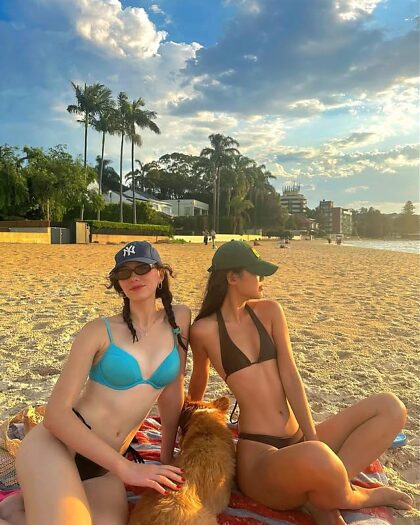 Une étudiante adore taquiner à la plage
