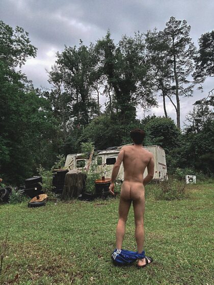 Pour tous ceux qui me disent de me mettre complètement nue, avez-vous des idées pour rendre mes photos plus intéressantes ?