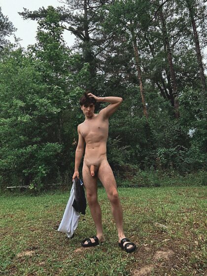 Pour tous ceux qui me disent de me mettre complètement nue, avez-vous des idées pour rendre mes photos plus intéressantes ?