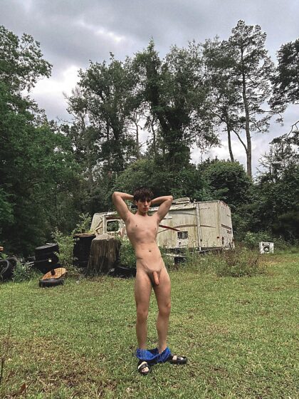 Pour tous ceux qui me disent de me mettre complètement nue, avez-vous des idées pour rendre mes photos plus intéressantes ?
