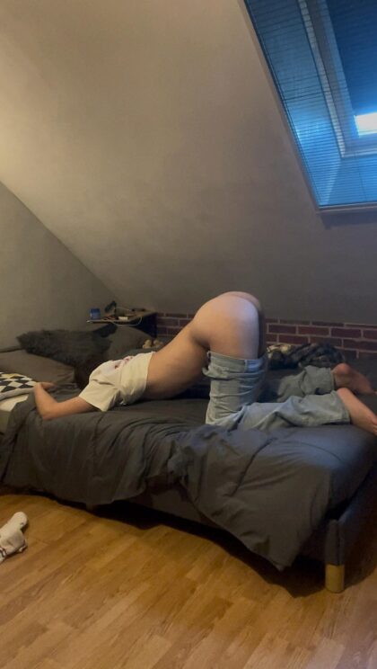 J'en ai marre, je reviens juste des cours, viens me baiser pour me remonter le moral, sur quelle photo tu ne veux plus me baiser ?