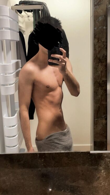 glissez pour me voir nue