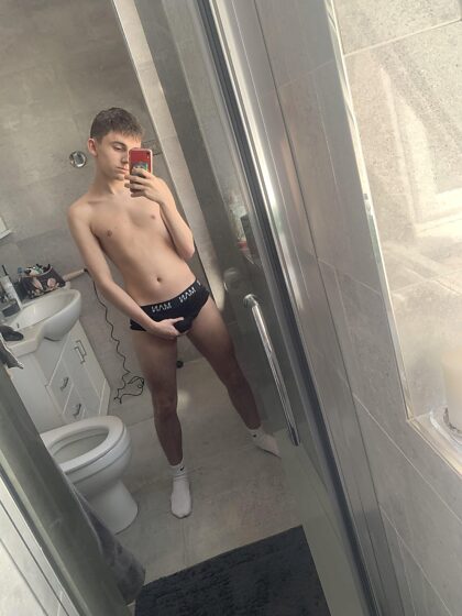 Faites glisser pour me voir me déshabiller