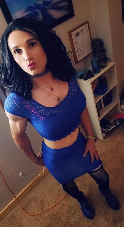 #SD sissy souhaite vraiment avoir un papa pour faire de moi le meilleur cadeau de fête qui soit !!