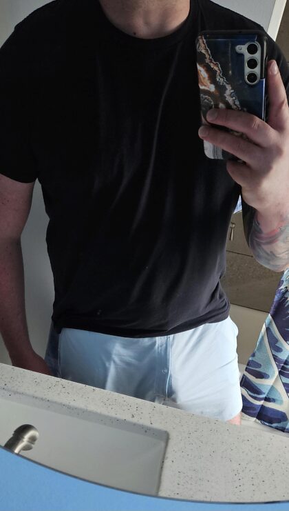 Ça ne te dérange pas si je traîne en boxer, n'est-ce pas mon pote ?