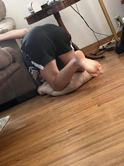 Garçon de 20 ans à la recherche d'un père pervers et en forme