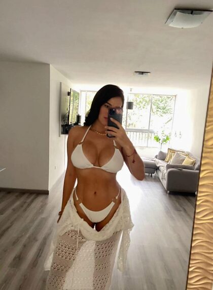 Veux-tu baiser ma femme dans son nouveau bikini pour l'été