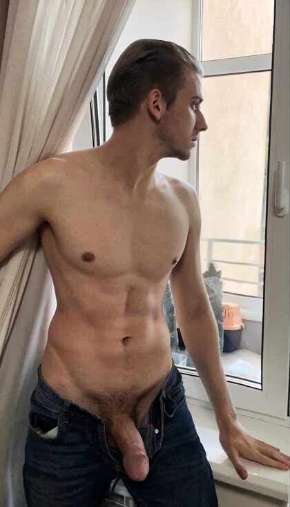 dis bonjour si je peux t'envoyer des photos nues