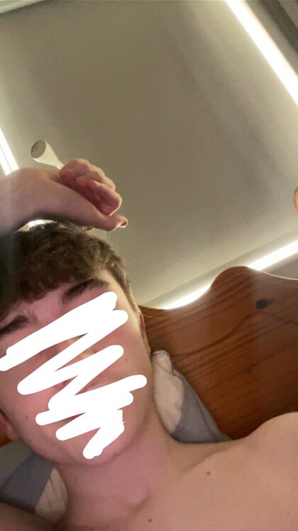 Quelqu'un veut aider une jumelle excitée