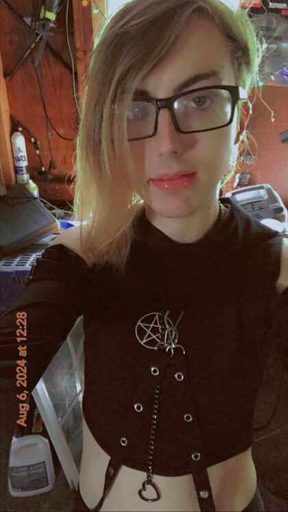 [USA]#WI-baise-moi la cervelle et lave-moi le cerveau pour que je devienne ta femme gothique salope ;)