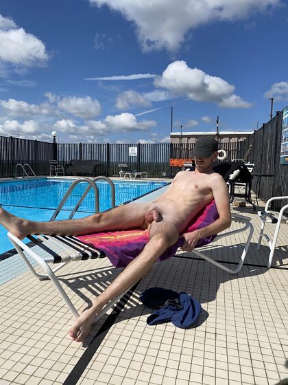Les journées piscine nue sont de retour au menu !