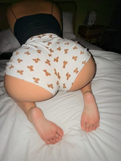 Espero que minhas calças de dormir não distraiam você, hihi