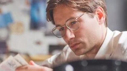 J'ai revu X-Files. Oh, David Duchovny des années 90 avec des lunettes