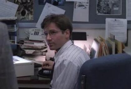 J'ai revu X-Files. Oh, David Duchovny des années 90 avec des lunettes