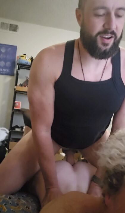 J'ai fait tenir la caméra à ce garçon pendant que je le détruisais, pour que vous puissiez entendre tous ses halètements, ses gémissements et ses gémissements