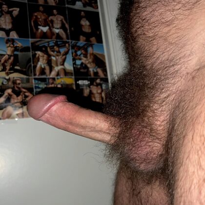 C'est toujours génial quand un mec met son nez dans mes poils pendant qu'il s'occupe de ma bite